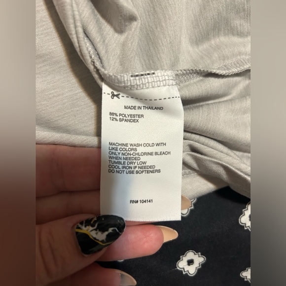 DSG Light grey work out shirt- size xl/2xl - Picture 7 of 8